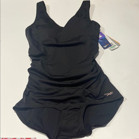Speedo NWT one piece swim bathing suit fit 8 $84 - Picture 1 of 3
